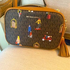 Michael Kors ‘Jet Set’ medium camera purse tan and brown